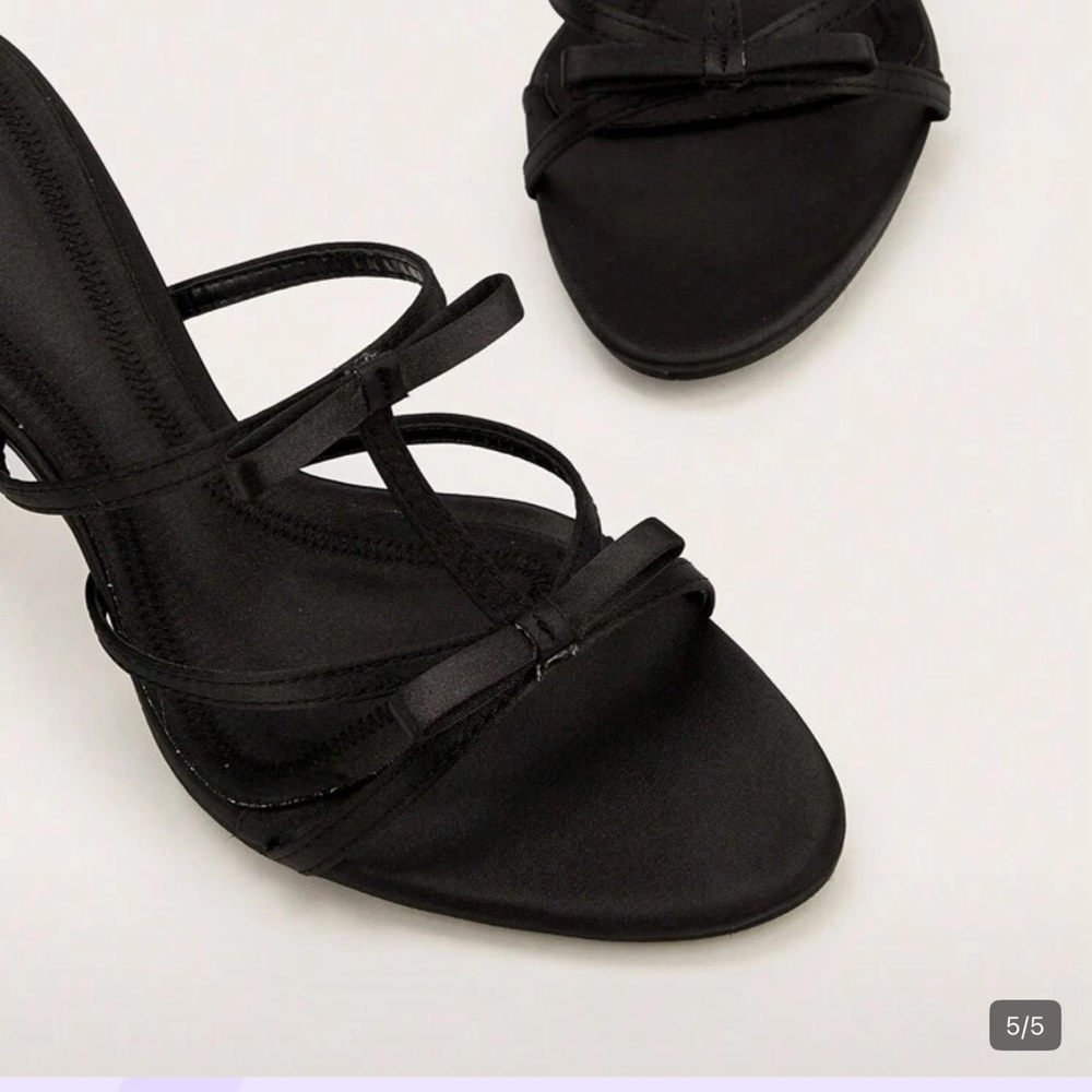 Elegant Black Strappy Heels - Picture 3 of 3